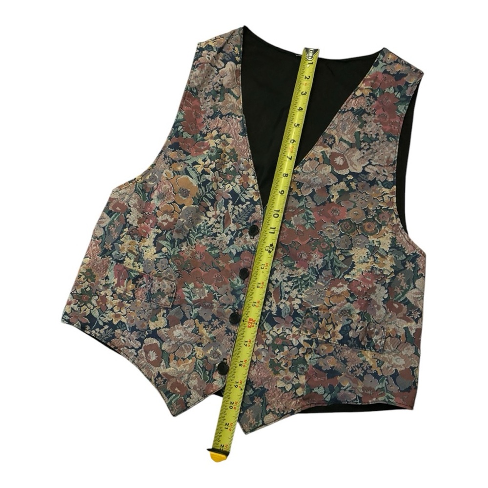 Floral Patterned Vest - Picture 6 of 6